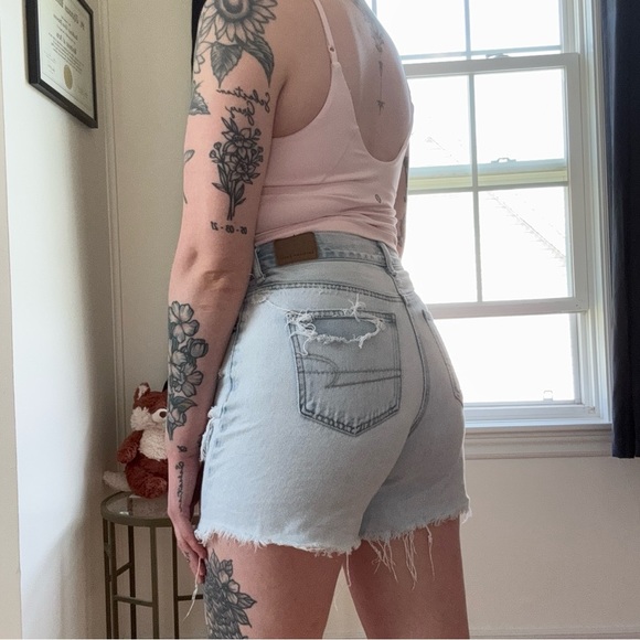 American Eagle Distressed Light Wash Denim Mom Shorts - Picture 10 of 10